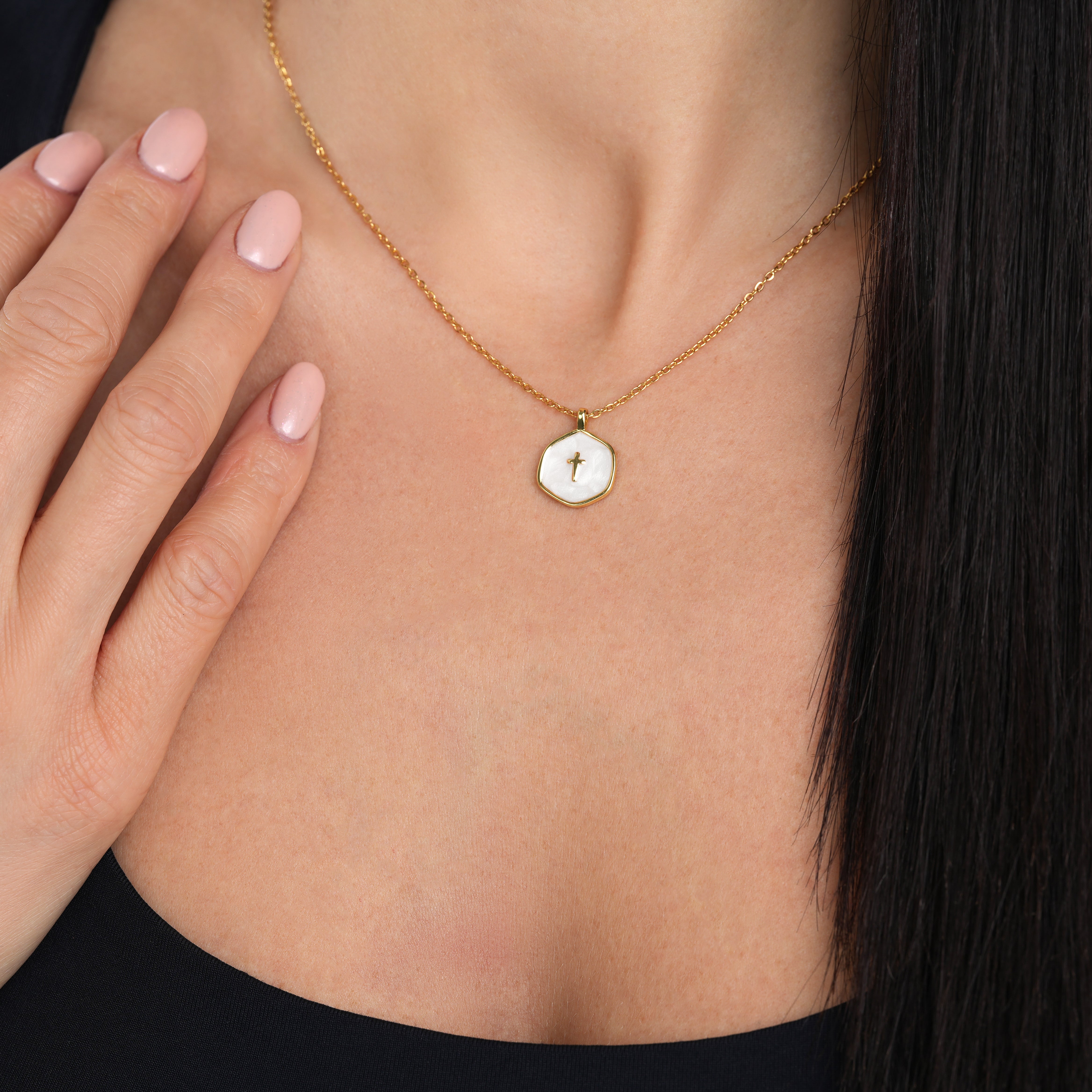 Vacker Cross Necklace