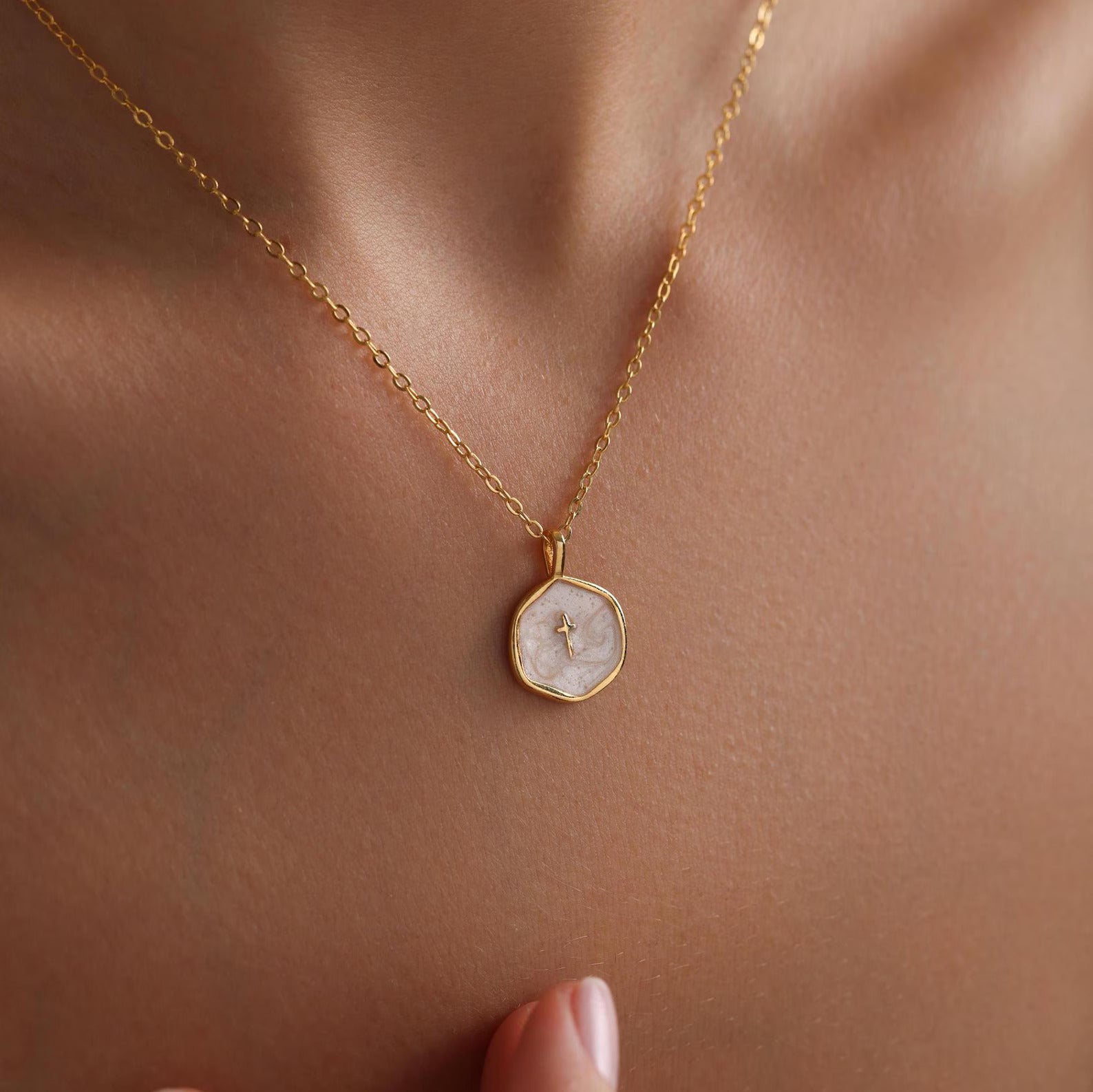 Vacker Cross Necklace